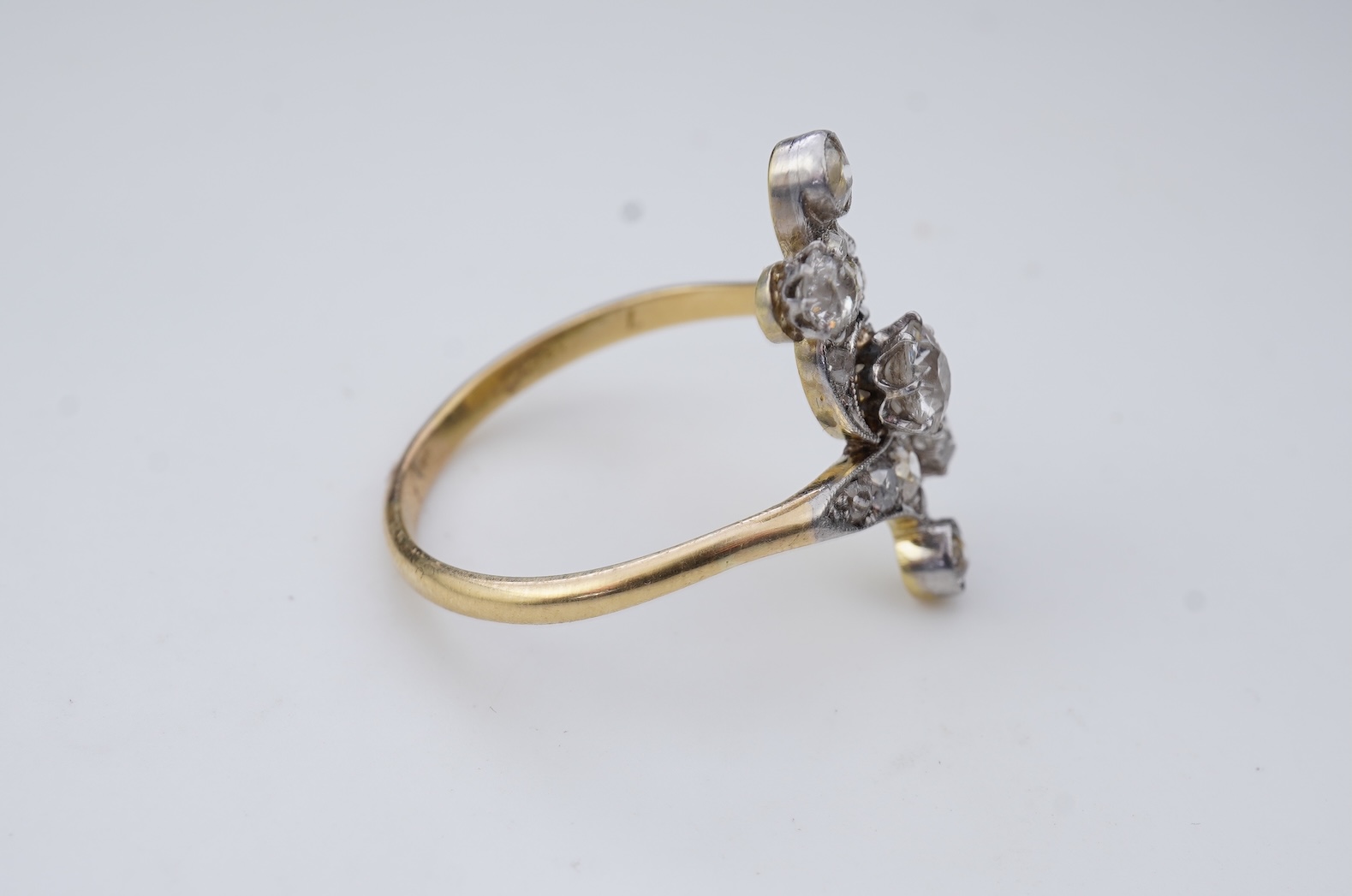 An Art Nouveau diamond ring, early 20th century
